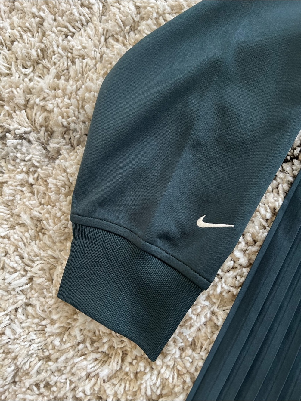 ✔️NWT✔️ NIKE Sportswear Pleated Jacket - Picture 10 of 12